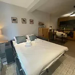 2 Apartment *